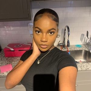 Meet your Posher, Alia